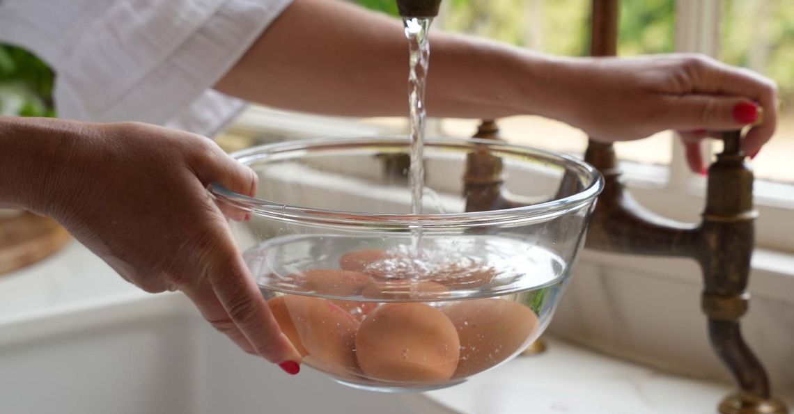 Cooling the boiled eggs